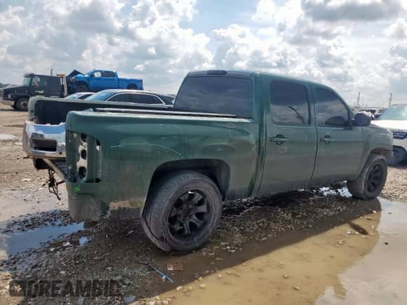 2007 GMC Sierra 1500 SLE2 with VIN 2GTEC13J871614266, listed as a Copart auction lot 70681695 with 166,607 mi miles and Salvage title. Bid and sale history available at DreamBid. Image 3.