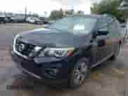 2018 Nissan Pathfinder S z VIN 5N1DR2MN1JC640710, wystawiony jako IAAI lot #41589166 z przebiegiem 93 554 mil mil oraz . Historia ofert i sprzedaży dostępna na DreamBid. Obrazek 2.