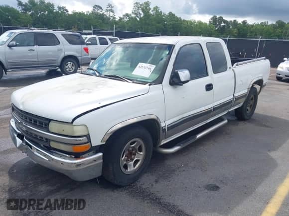2000 Chevrolet Silverado 1500 LS z VIN 2GCEC19V0Y1193722, wystawiony jako IAAI lot #42232746 z przebiegiem Nie podano mil oraz . Historia ofert i sprzedaży dostępna na DreamBid. Obrazek 2.