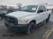 2007 Dodge 1500 ST z VIN 1D7HU18P57J590379, wystawiony jako IAAI lot #41753511 z przebiegiem 208 080 mil mil oraz . Historia ofert i sprzedaży dostępna na DreamBid. Obrazek 17.
