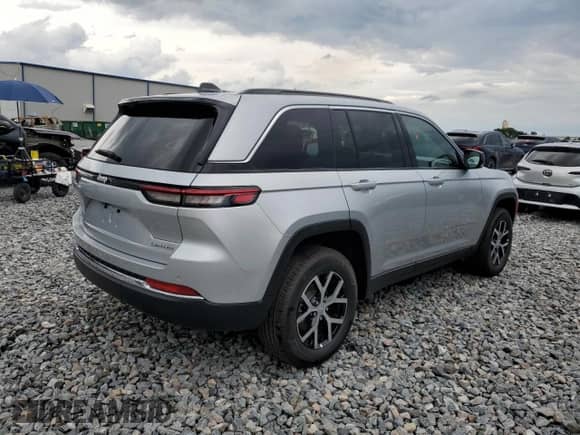 2025 Jeep Grand Cherokee Limited with VIN 1C4RJHBG5SC307274, listed as a Copart auction lot 81263525 with 1,843 mi miles and Clean title. Bid and sale history available at DreamBid. Image 3.