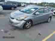 2013 Hyundai Elantra GLS z VIN KMHDH4AE9DU523071, wystawiony jako IAAI lot #43586642 z przebiegiem 176 733 mil mil oraz . Historia ofert i sprzedaży dostępna na DreamBid. Obrazek 2.