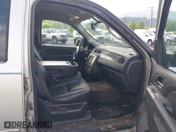 2010 Chevrolet Suburban LS с VIN 1GNUKHE37AR232337, выставлен на аукционе IAAI как лот 42751481 с пробегом 303 570 миль миль и . История ставок и продаж доступна на DreamBid. Изображение 5.
