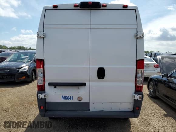 2018 Ram ProMaster Cargo z VIN 3C6TRVCG8JE113090, wystawiony jako Copart lot #62708845 z przebiegiem 121 133 mil mil oraz Czysty tytuł • Clean title. Historia ofert i sprzedaży dostępna na DreamBid. Obrazek 6.
