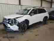 2025 Subaru Forester Limited z VIN JF2SLDNCXSH477521, wystawiony jako Copart lot #90104935 z przebiegiem 7 942 mil mil oraz Szkoda całkowita • Salvage title. Historia ofert i sprzedaży dostępna na DreamBid. Obrazek 1.