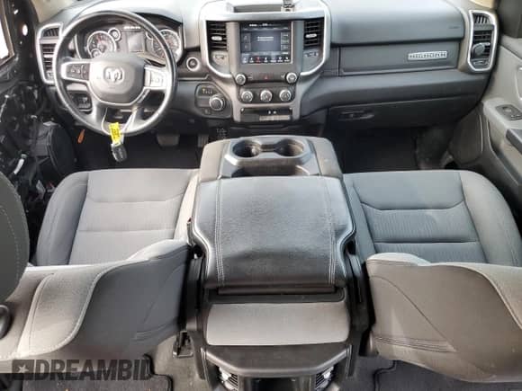 2020 Ram 1500 Big Horn z VIN 1C6RREFG1LN333692, wystawiony jako Copart lot #84649694 z przebiegiem 67 046 mil mil oraz Szkoda całkowita • Salvage title. Historia ofert i sprzedaży dostępna na DreamBid. Obrazek 8.