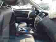 2019 Nissan Pathfinder SL z VIN 5N1DR2MM4KC653704, wystawiony jako IAAI lot #42913322 z przebiegiem 64 834 mil mil oraz . Historia ofert i sprzedaży dostępna na DreamBid. Obrazek 5.