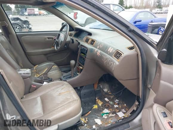 1997 Toyota Camry LE z VIN 4T1BF22K7VU035485, wystawiony jako IAAI lot #41896227 z przebiegiem 254 139 mil mil oraz . Historia ofert i sprzedaży dostępna na DreamBid. Obrazek 5.