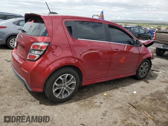 2020 Chevrolet Sonic LT с VIN 1G1JD6SB1L4100575, выставлен на аукционе Copart как лот 63663805 с пробегом 55 377 миль миль и Списание • Salvage title. История ставок и продаж доступна на DreamBid. Изображение 3.