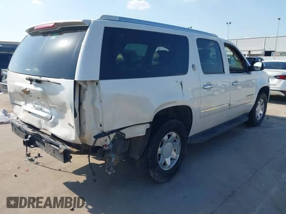 2010 Chevrolet Suburban LTZ z VIN 1GNUCKE06AR277074, wystawiony jako IAAI lot #41828184 z przebiegiem 260 839 mil mil oraz . Historia ofert i sprzedaży dostępna na DreamBid. Obrazek 4.