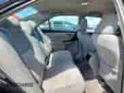 2017 Toyota Camry XLE z VIN 4T1BF1FK6HU769821, wystawiony jako Copart lot #69272995 z przebiegiem 121 113 mil mil oraz Czysty tytuł • Clean title. Historia ofert i sprzedaży dostępna na DreamBid. Obrazek 10.