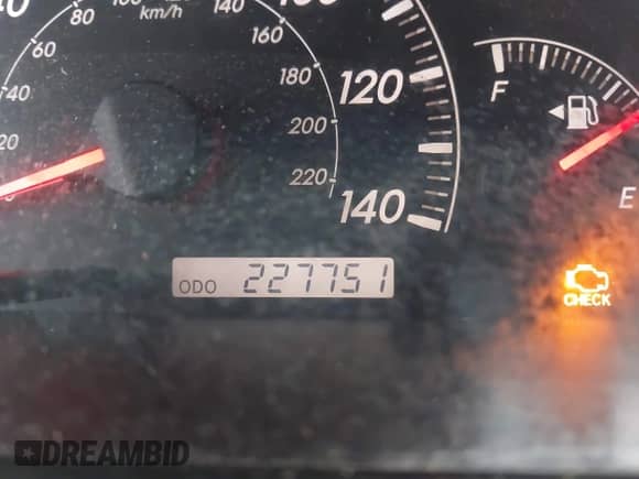 2005 Toyota Camry LE z VIN 4T1BF32K85U108918, wystawiony jako IAAI lot #43379046 z przebiegiem 227 751 mil mil oraz . Historia ofert i sprzedaży dostępna na DreamBid. Obrazek 7.