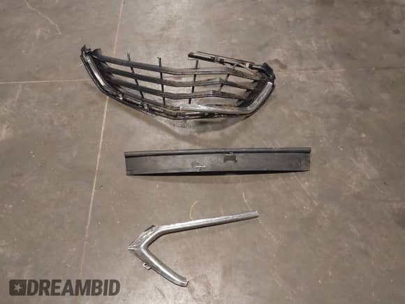 2019 Chevrolet Equinox LT z VIN 2GNAXTEV3K6137229, wystawiony jako IAAI lot #43252422 z przebiegiem 151 840 mil mil oraz . Historia ofert i sprzedaży dostępna na DreamBid. Obrazek 11.