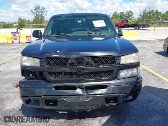 2005 Chevrolet Silverado 1500 LS z VIN 2GCEC13T451322080, wystawiony jako IAAI lot #43125281 z przebiegiem 205 678 mil mil oraz . Historia ofert i sprzedaży dostępna na DreamBid. Obrazek 13.