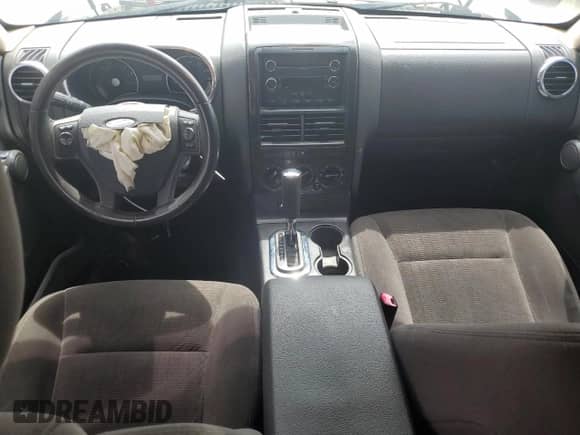 2010 Ford Explorer XLT z VIN 1FMEU6DE4AUA10863, wystawiony jako Copart lot #81406715 z przebiegiem 104 068 mil mil oraz Szkoda całkowita • Salvage title. Historia ofert i sprzedaży dostępna na DreamBid. Obrazek 8.