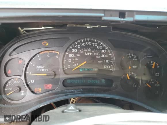 2005 Chevrolet Silverado 2500HD LS with VIN 1GCHK23225F811678, listed as a Copart auction lot 62179325 with 240,366 mi miles and Salvage title. Bid and sale history available at DreamBid. Image 9.