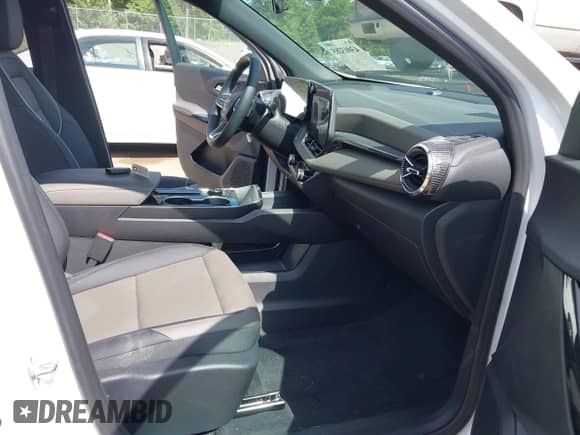 2026 Chevrolet Equinox AWD LT with VIN 3GNAXPEG8TL166120, listed as a IAAI auction lot 43003285 with 1,978 mi miles and . Bid and sale history available at DreamBid. Image 5.