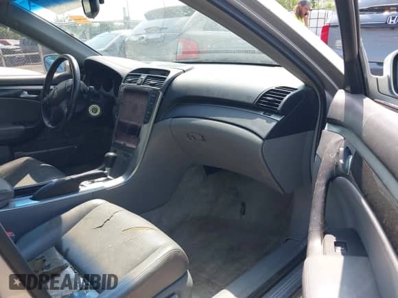 2006 Acura TL z VIN 19UUA66246A031962, wystawiony jako IAAI lot #42832021 z przebiegiem Nie podano mil oraz . Historia ofert i sprzedaży dostępna na DreamBid. Obrazek 5.