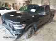 2019 Ram 1500 Rebel z VIN 1C6SRFLT2KN740072, wystawiony jako IAAI lot #43130521 z przebiegiem 94 106 mil mil oraz . Historia ofert i sprzedaży dostępna na DreamBid. Obrazek 17.