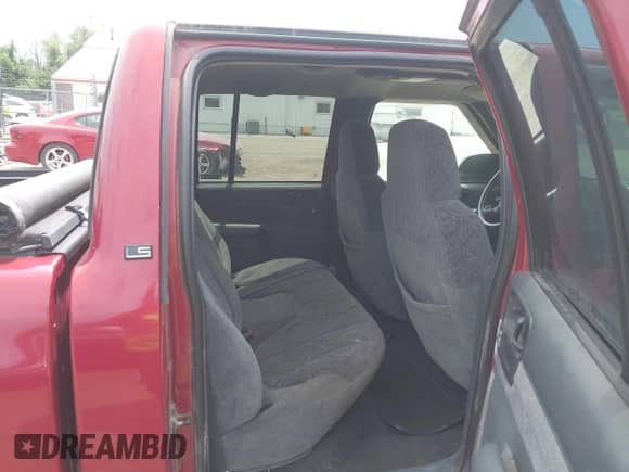 2002 Chevrolet S-10 LS with VIN 1GCDT13WX2K211938, listed as a IAAI auction lot 42710145 with 153,414 mi miles and . Bid and sale history available at DreamBid. Image 8.