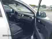 2016 Kia Sorento SX z VIN 5XYPK4A50GG109816, wystawiony jako IAAI lot #42319931 z przebiegiem 170 539 mil mil oraz . Historia ofert i sprzedaży dostępna na DreamBid. Obrazek 5.