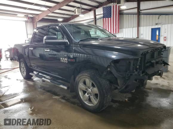 2015 Ram 1500 Lone Star z VIN 1C6RR7LM3FS740344, wystawiony jako Copart lot #55419005 z przebiegiem 100 293 mil mil oraz Szkoda całkowita • Salvage title. Historia ofert i sprzedaży dostępna na DreamBid. Obrazek 4.
