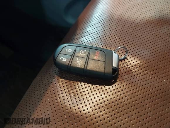 2018 Jeep Grand Cherokee Summit с VIN 1C4RJFJM9JC449573, выставлен на аукционе IAAI как лот 42631788 с пробегом 80 164 миль миль и . История ставок и продаж доступна на DreamBid. Изображение 11.