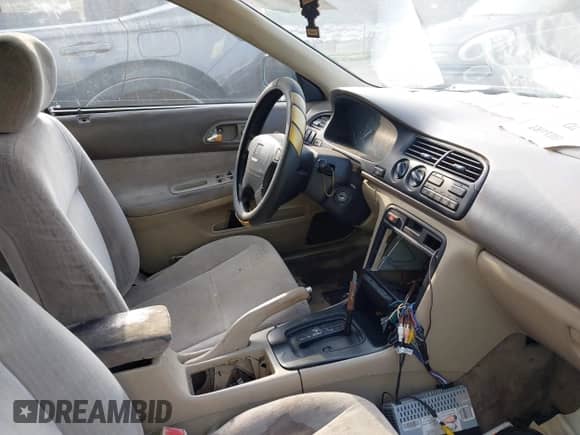 1994 Honda Accord LX z VIN 1HGCD5631RA068896, wystawiony jako IAAI lot #42552798 z przebiegiem 283 022 mil mil oraz . Historia ofert i sprzedaży dostępna na DreamBid. Obrazek 5.