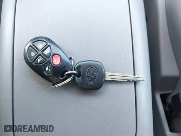 2010 Toyota Sienna XLE с VIN 5TDYK4CC3AS293739, выставлен на аукционе IAAI как лот 43270576 с пробегом 119 458 миль миль и . История ставок и продаж доступна на DreamBid. Изображение 11.