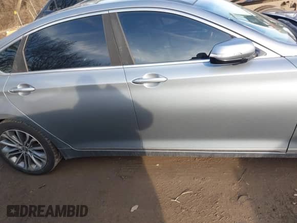 2015 Hyundai Genesis 3.8L with VIN KMHGN4JE8FU069453, listed as a IAAI auction lot 41541175 with 159,635 mi miles and . Bid and sale history available at DreamBid. Image 13.