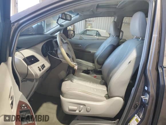 2013 Toyota Sienna XLE with VIN 5TDYK3DC2DS394056, listed as a Copart auction lot 85862335 with 202,863 mi miles and Salvage title. Bid and sale history available at DreamBid. Image 7.