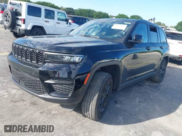 2024 Jeep Grand Cherokee Altitude with VIN 1C4RJHAG1R8506966, listed as a IAAI auction lot 41677936 with 29,764 mi miles and . Bid and sale history available at DreamBid. Image 19.
