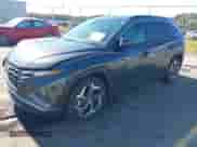 2024 Hyundai Tucson SEL z VIN 5NMJF3DE6RH299811, wystawiony jako IAAI lot #43179509 z przebiegiem 33 458 mil mil oraz . Historia ofert i sprzedaży dostępna na DreamBid. Obrazek 2.