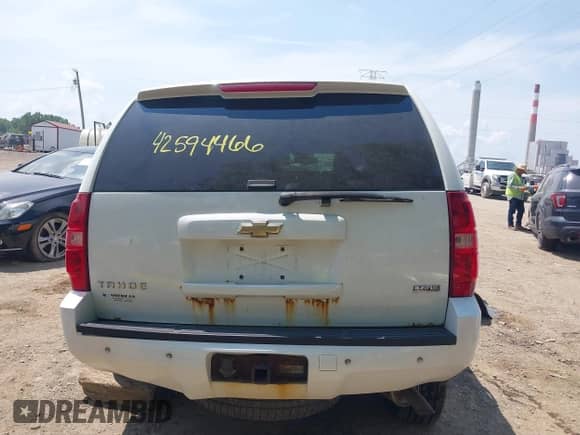 2008 Chevrolet Tahoe LTZ with VIN 1GNFK13058J101831, listed as a IAAI auction lot 42594466 with 269,948 mi miles and . Bid and sale history available at DreamBid. Image 16.