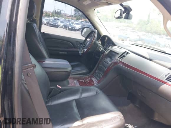 2009 Cadillac Escalade with VIN 1GYFK23239R203481, listed as a IAAI auction lot 42627888 with Not provided miles and . Bid and sale history available at DreamBid. Image 5.
