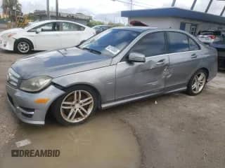 2012 Mercedes-Benz C 250 Sport с VIN WDDGF4HB7CR217710, выставлен на аукционе Copart как лот 82310365 с пробегом 176 197 миль миль и Чистый • Clean title. История ставок и продаж доступна на DreamBid. Изображение 1.