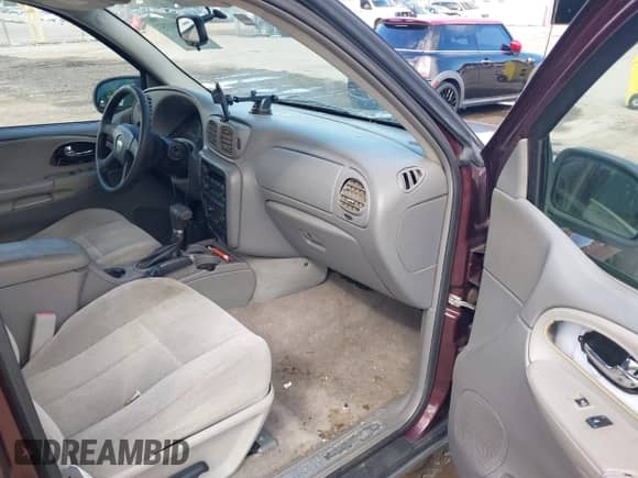 2006 Chevrolet TrailBlazer LT with VIN 1GNDS13S962174426, listed as a IAAI auction lot 43304757 with 126,188 mi miles and . Bid and sale history available at DreamBid. Image 5.