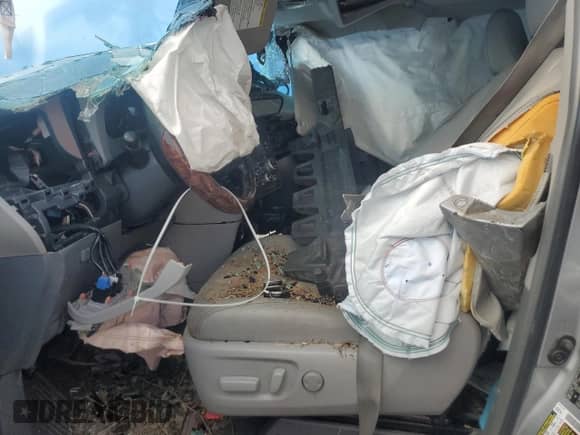 2015 Toyota Sienna XLE Premium with VIN 5TDYK3DC1FS589178, listed as a Copart auction lot 66735425 with 127,923 mi miles and Non repairable. Bid and sale history available at DreamBid. Image 7.