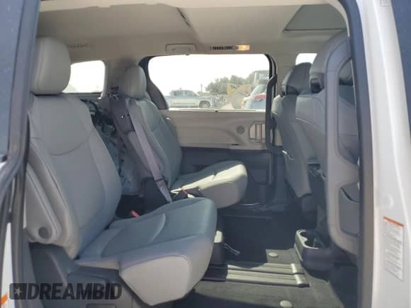 2024 Toyota Sienna XLE z VIN 5TDYRKEC1RS219079, wystawiony jako Copart lot #86458085 z przebiegiem 14 907 mil mil oraz Szkoda całkowita • Salvage title. Historia ofert i sprzedaży dostępna na DreamBid. Obrazek 11.