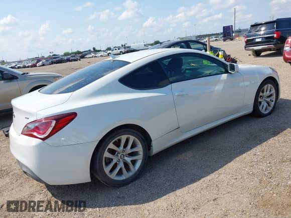 2013 Hyundai Genesis Coupe 2.0T с VIN KMHHT6KD4DU086808, выставлен на аукционе IAAI как лот 43360543 с пробегом Не указан миль и . История ставок и продаж доступна на DreamBid. Изображение 4.