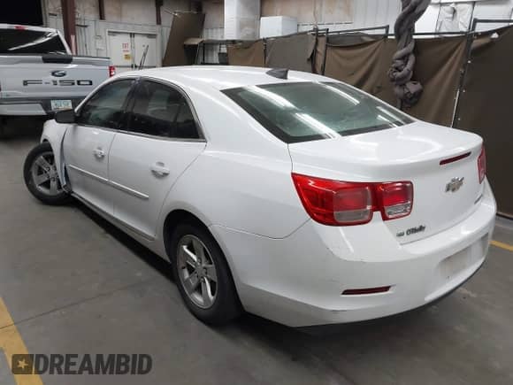 2015 Chevrolet Malibu LS z VIN 1G11B5SL8FF299741, wystawiony jako IAAI lot #43359561 z przebiegiem 118 696 mil mil oraz . Historia ofert i sprzedaży dostępna na DreamBid. Obrazek 3.