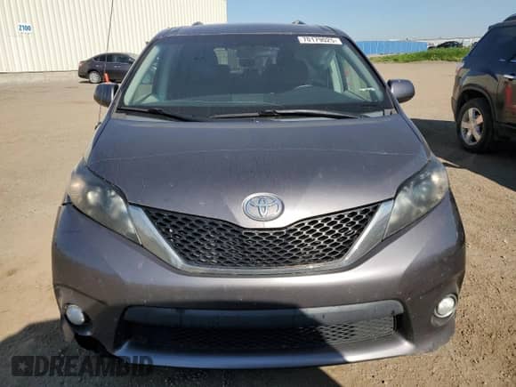 2011 Toyota Sienna SE with VIN 5TDXK3DC0BS077515, listed as a Copart auction lot 70179025 with 220,045 mi miles and Salvage title. Bid and sale history available at DreamBid. Image 5.