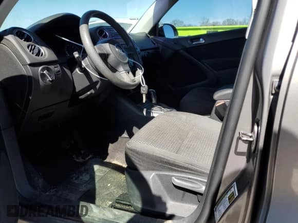 2011 Volkswagen Tiguan SE z VIN WVGAV7AX5BW535864, wystawiony jako Copart lot #49788565 z przebiegiem 175 298 mil mil oraz Czysty tytuł • Clean title. Historia ofert i sprzedaży dostępna na DreamBid. Obrazek 7.