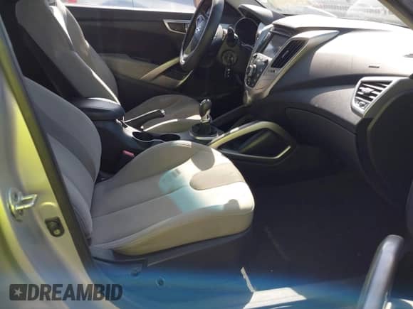 2012 Hyundai Veloster w/Black Int с VIN KMHTC6AD4CU021595, выставлен на аукционе IAAI как лот 42004371 с пробегом 149 637 миль миль и . История ставок и продаж доступна на DreamBid. Изображение 5.