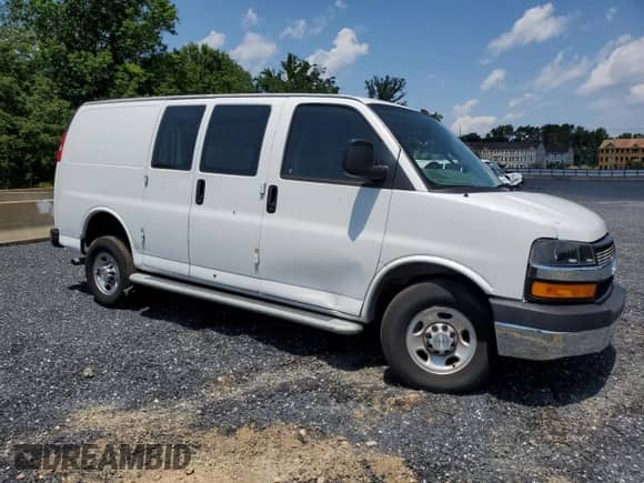 2021 Chevrolet Express Cargo with VIN 1GCWGAF73M1226274, listed as a Copart auction lot 60321655 with 9,039 mi miles and Clean title. Bid and sale history available at DreamBid. Image 4.