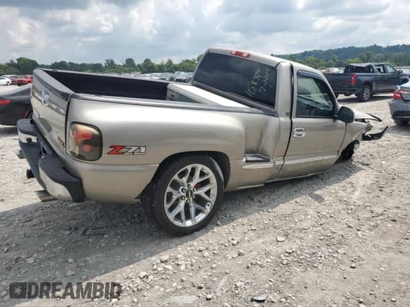 2002 GMC Sierra 1500 SLE z VIN 1GTEK14T22Z282327, wystawiony jako Copart lot #68859635 z przebiegiem 222 012 mil mil oraz Szkoda całkowita • Salvage title. Historia ofert i sprzedaży dostępna na DreamBid. Obrazek 3.