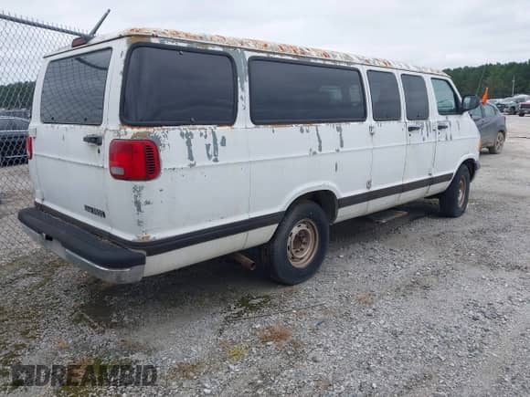 2000 Dodge Passenger с VIN 2B5WB35Z4YK107357, выставлен на аукционе IAAI как лот 41633600 с пробегом 256 280 миль миль и . История ставок и продаж доступна на DreamBid. Изображение 4.