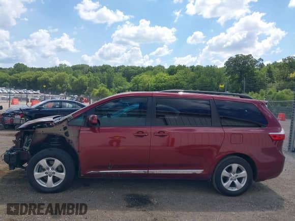 2016 Toyota Sienna LE AAS with VIN 5TDKK3DC4GS746905, listed as a IAAI auction lot 42662690 with 213,875 mi miles and . Bid and sale history available at DreamBid. Image 15.