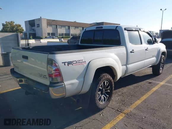 2006 Toyota Tacoma PreRunner with VIN 5TEKU72NX6Z268724, listed as a IAAI auction lot 43306206 with 169,828 mi miles and . Bid and sale history available at DreamBid. Image 4.