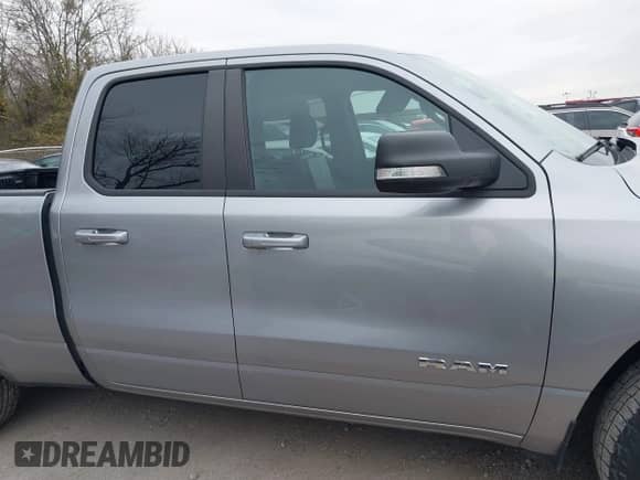 2022 Ram 1500 Big Horn z VIN 1C6RREBG3NN173629, wystawiony jako IAAI lot #40765434 z przebiegiem 57 662 mil mil oraz . Historia ofert i sprzedaży dostępna na DreamBid. Obrazek 13.